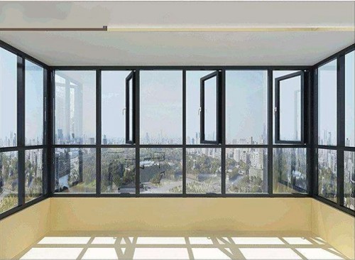 2,流行封阳台方式:中间开窗,两边固定玻璃